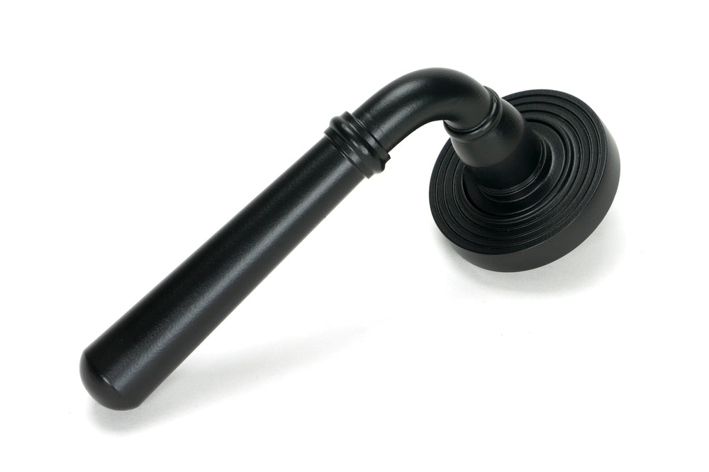 Matt Black Newbury Lever on Rose Set (Beehive) - Unsprung